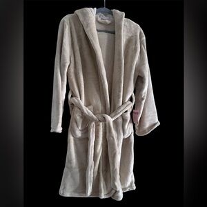 Summer & Rose Cozy Hooded Robe​​​​
